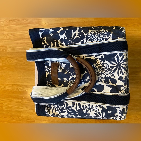 Abercrombie & Fitch blue & white super durable carry-all & shopping bag - Picture 3 of 13